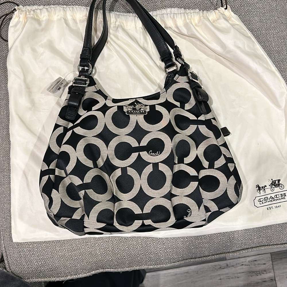 Never used Authentic Coach Signature Hampton medium size shoulder bag - Picture 6 of 7